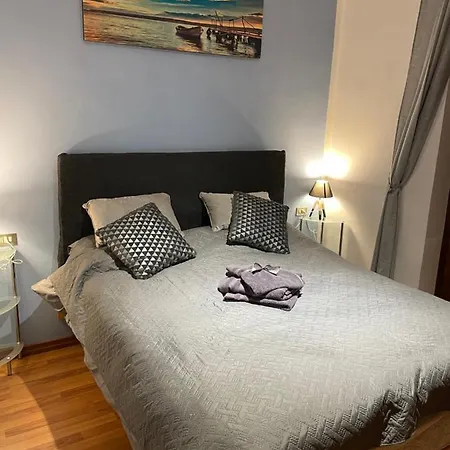 Bellisimo Apartamento A Nuovo, Garage In Propieta